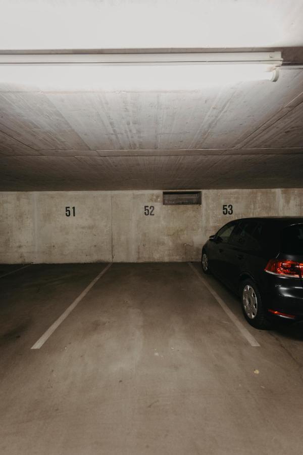 Traber Im Herzen Leipzigs Balkon Parkplatz *